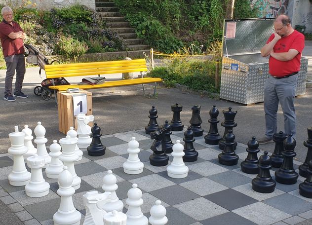 Schach. Gross. Draussen. Anders. – Gartenschach in Wil/SG verbindet Turniersport und Breitenschach